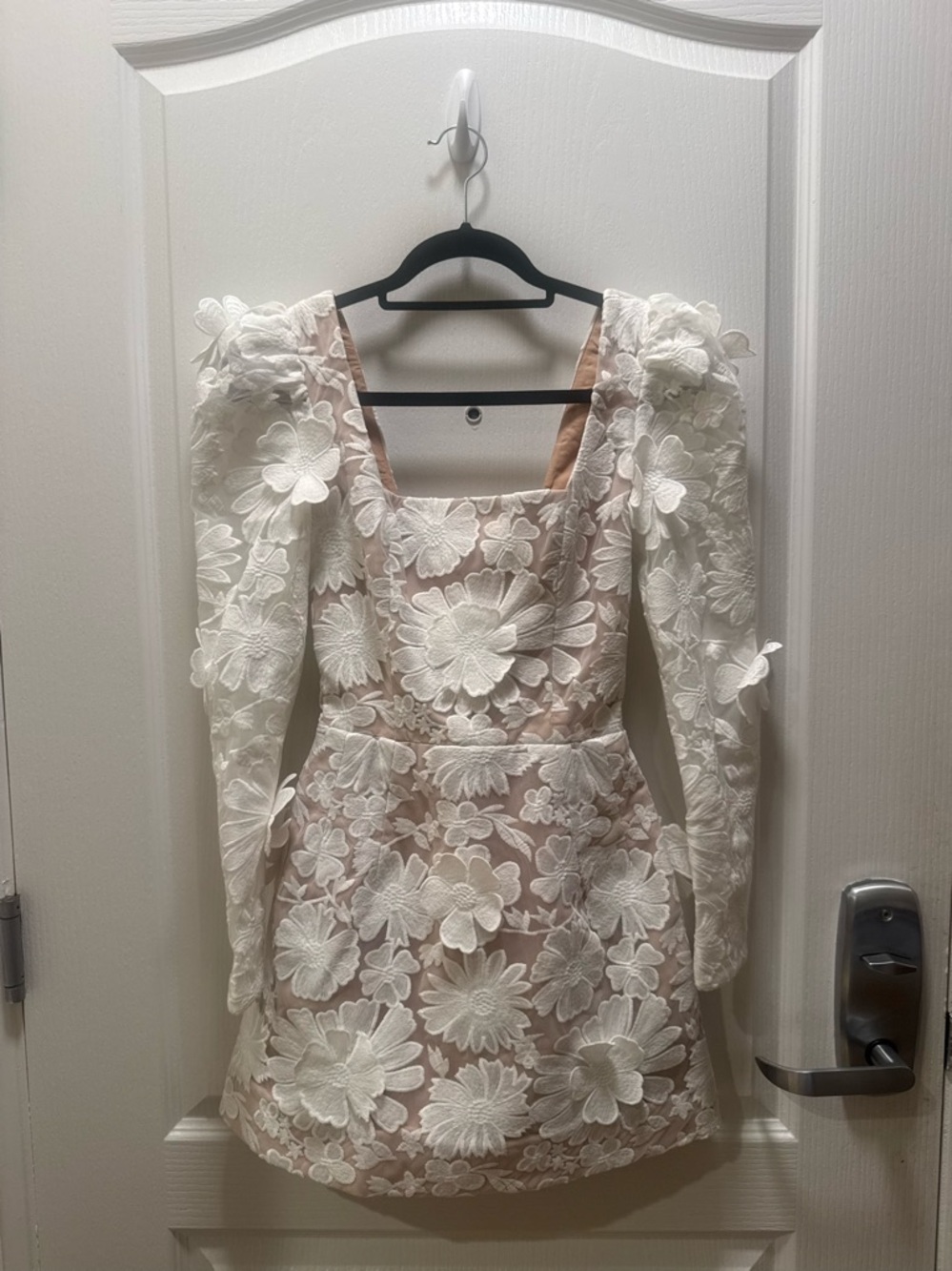 Helsi Ellen Long-Sleeve 3D Floral Mini Dress In White Size XS NWOT - Picture 4 of 7